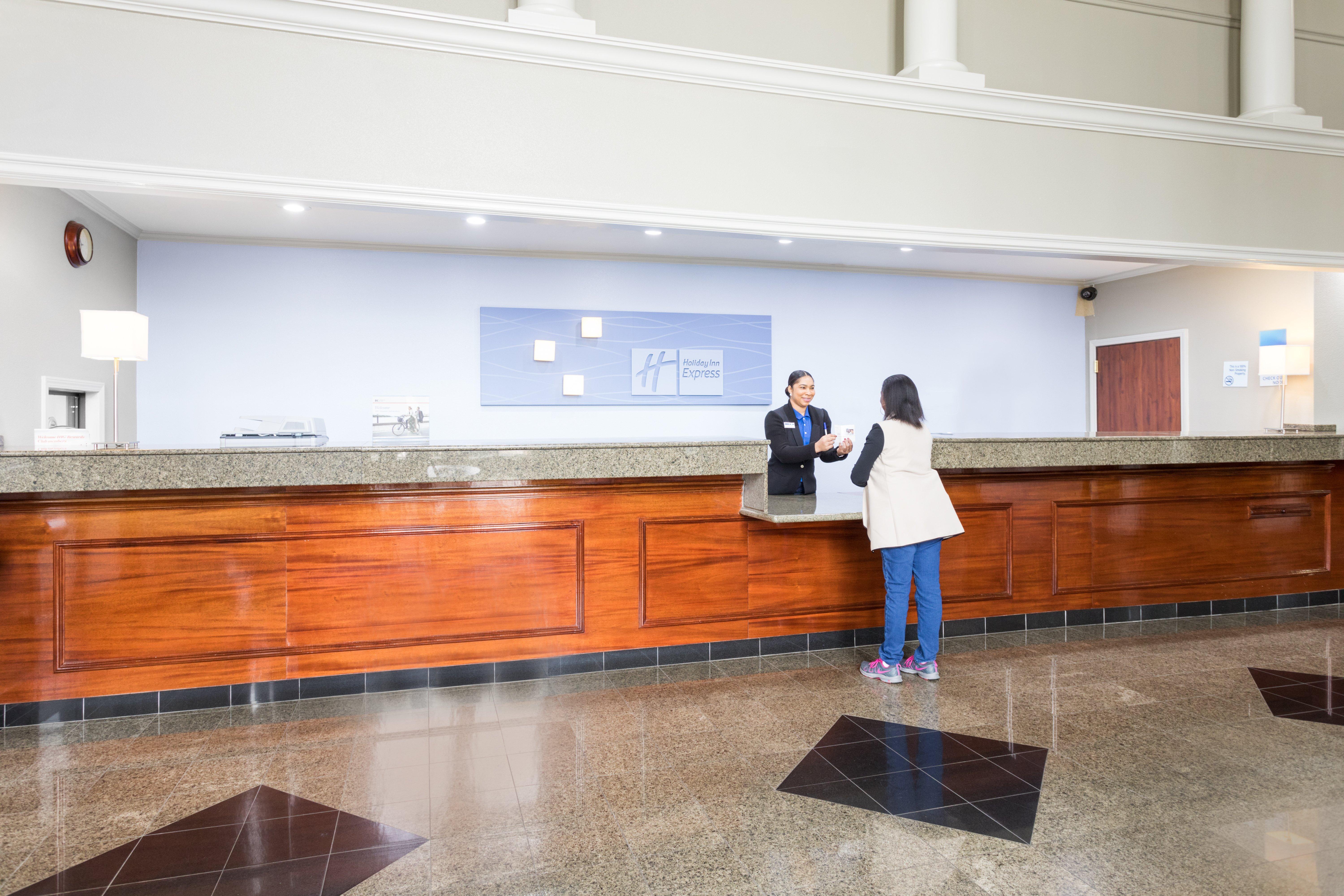 Holiday Inn Express Hotel And Suites Lake Charles, An Ihg Hotel Exterior photo