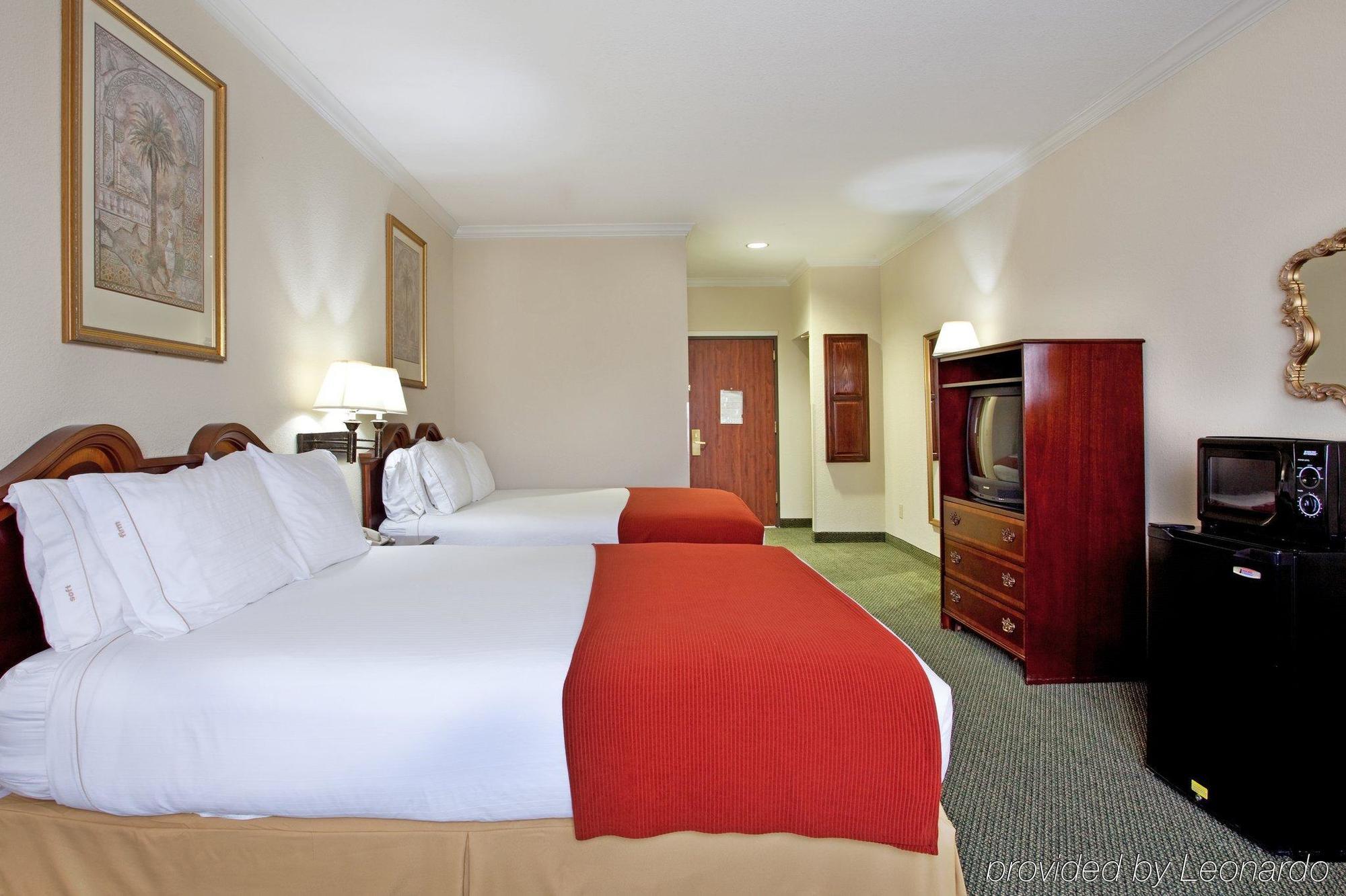Holiday Inn Express Hotel And Suites Lake Charles By Ihg Room photo